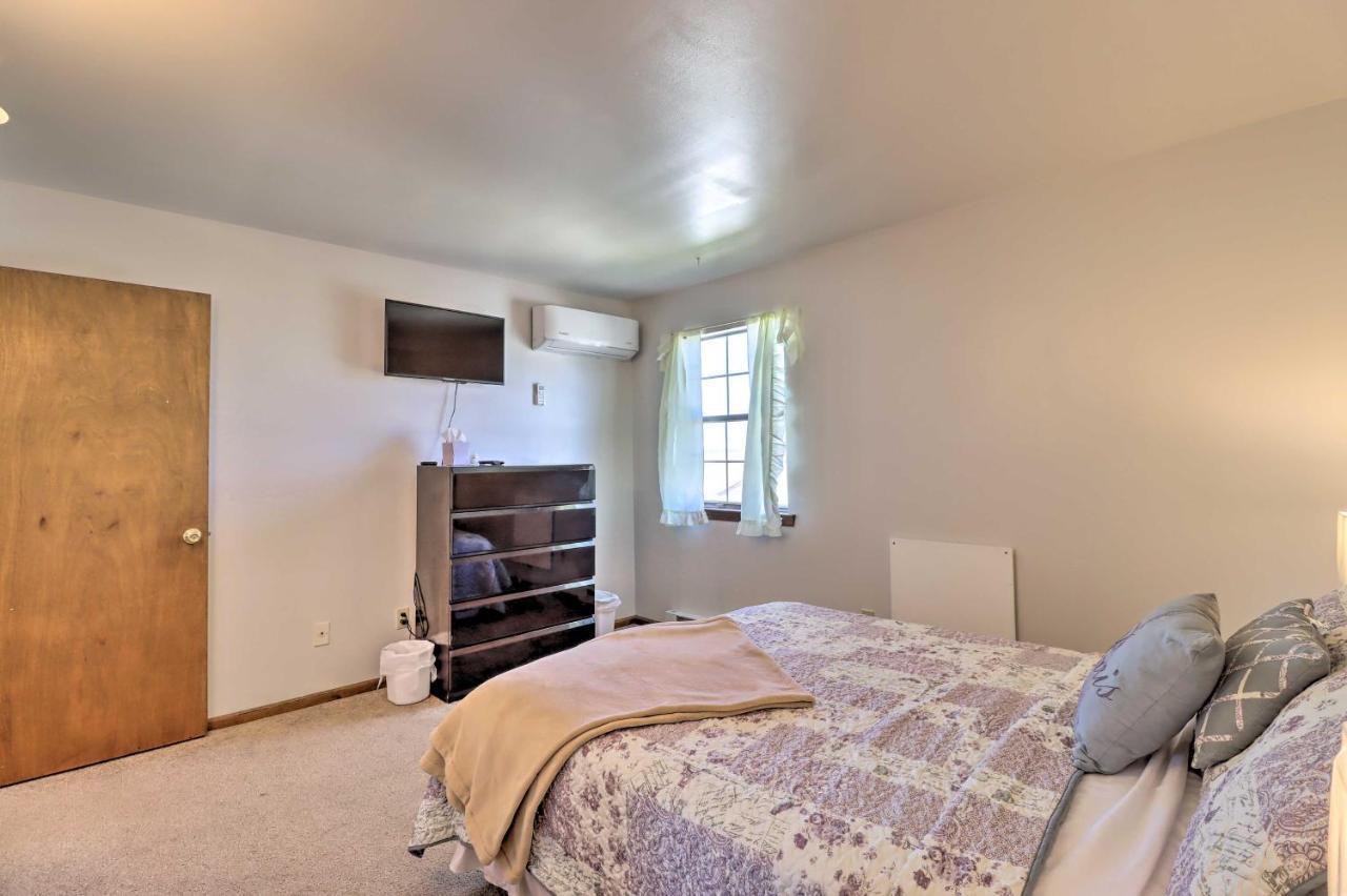 Cozy Home, 2 Mi To Hamilton District! Holiday home