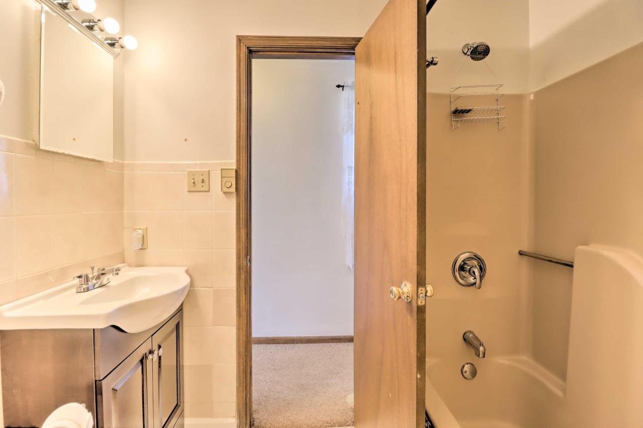 Cozy Home, 2 Mi To Hamilton District! *