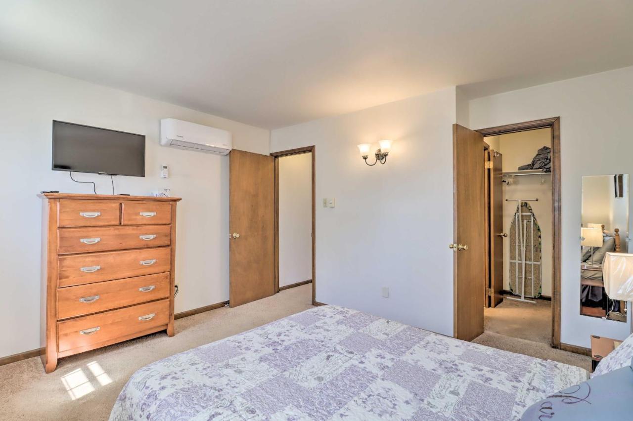 Cozy Home, 2 Mi To Hamilton District! Holiday home *