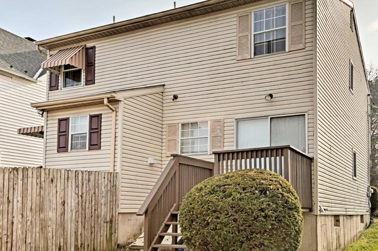 Cozy Home, 2 Mi To Hamilton District! Holiday home Allentown